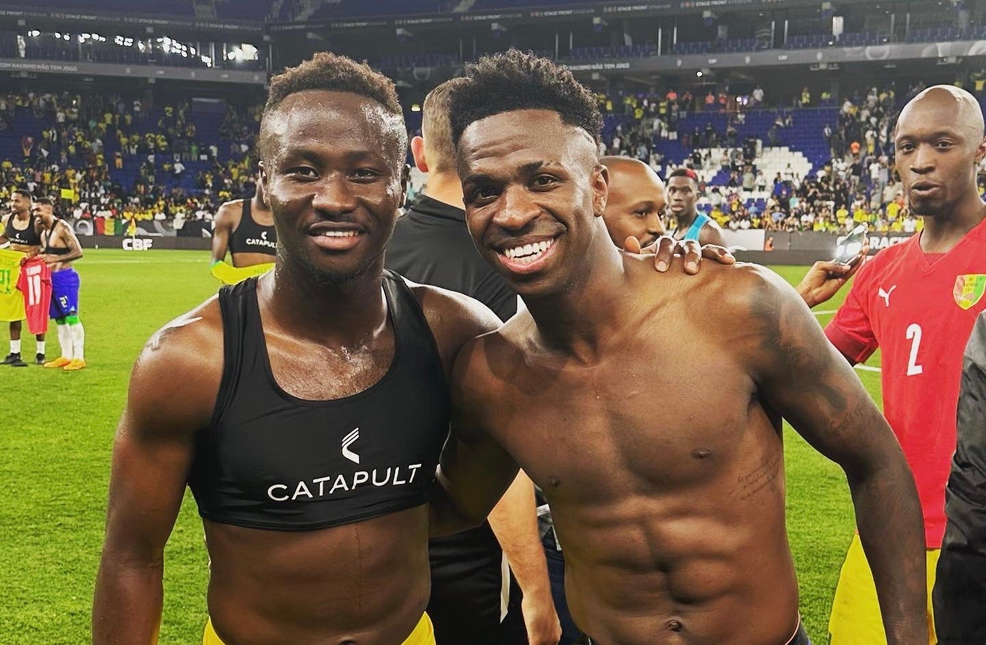 ڤینیسیۆس جونیۆر و مۆرلێ سیلا دوای گۆڕینەوەی درێسەکانیان